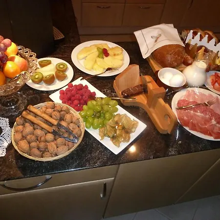 Bed & Breakfast La Val Couette-café Trin
