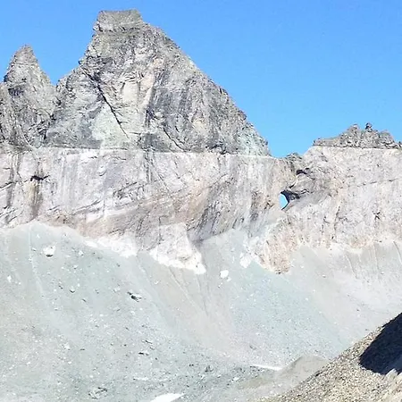 La Val Alojamento de Acomodação e Pequeno-almoço 2*