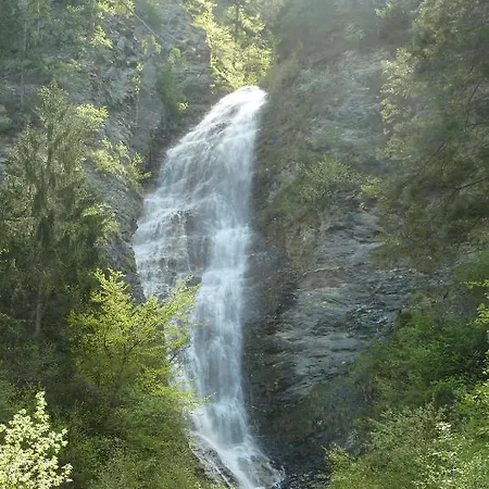 La Val Alojamento de Acomodação e Pequeno-almoço 2*